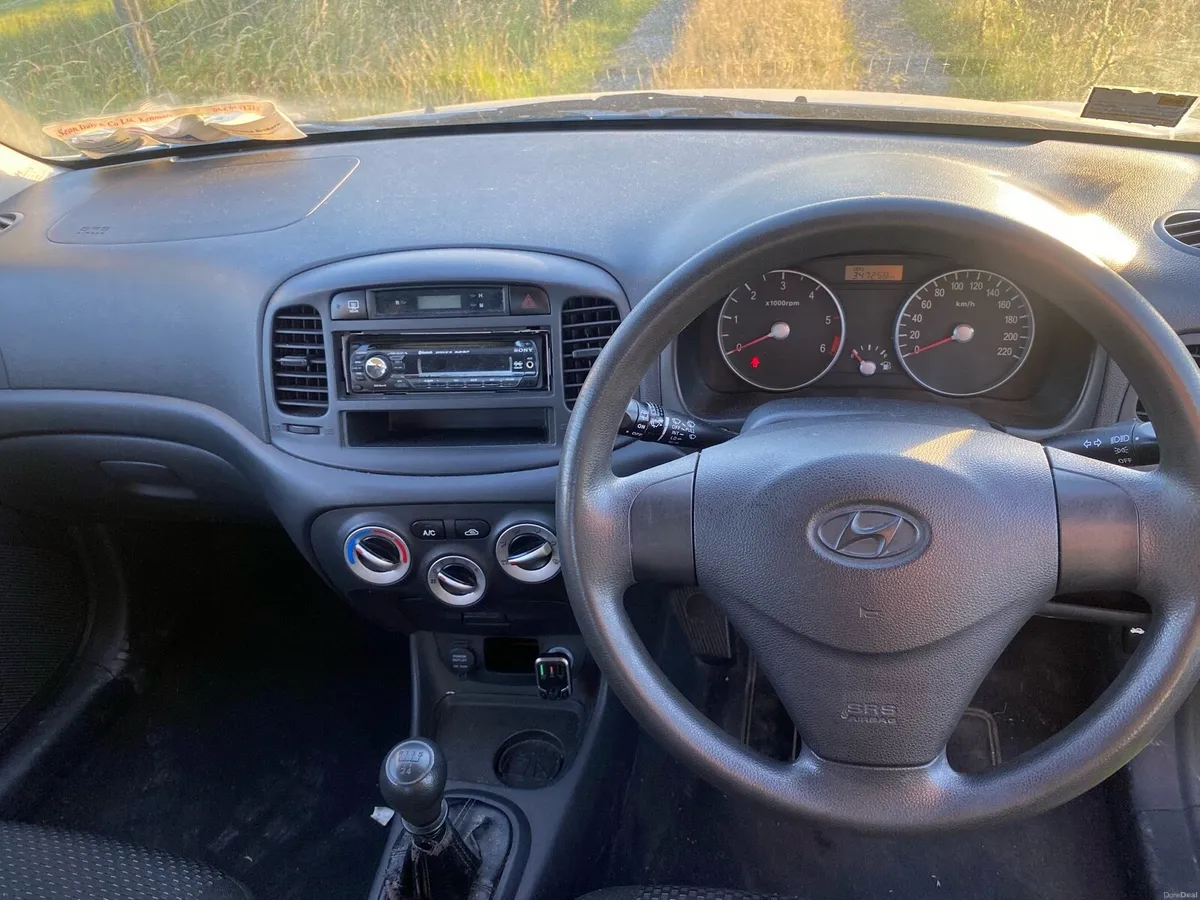 2009 Hyundai Accent - Image 3