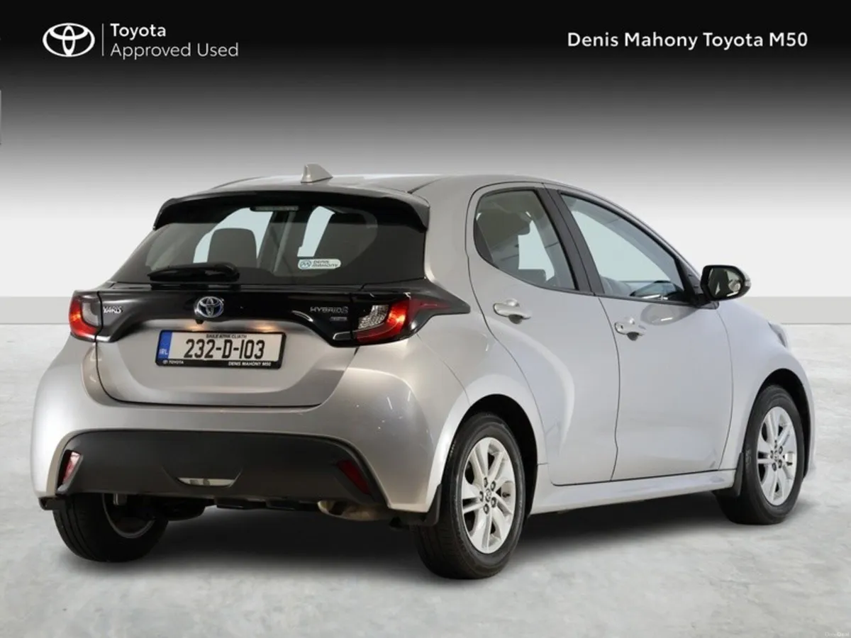 Toyota Yaris Luna Hybrid - Image 2