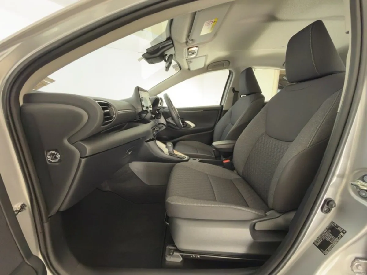 Toyota Yaris Luna Hybrid - Image 6