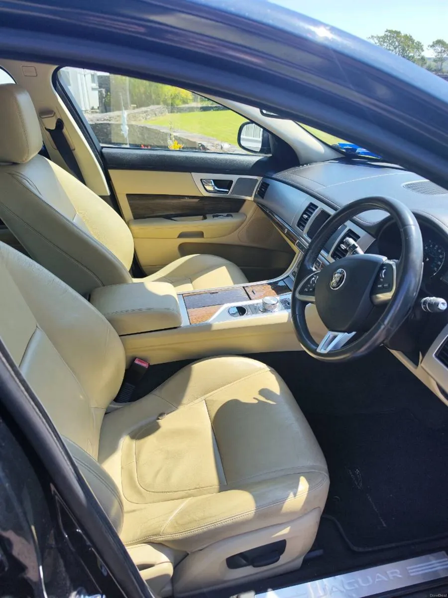2015 Jaguar XF - Image 4