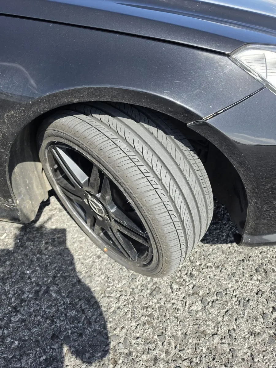 Mercedes-Benz E-Class 2011 - Image 2