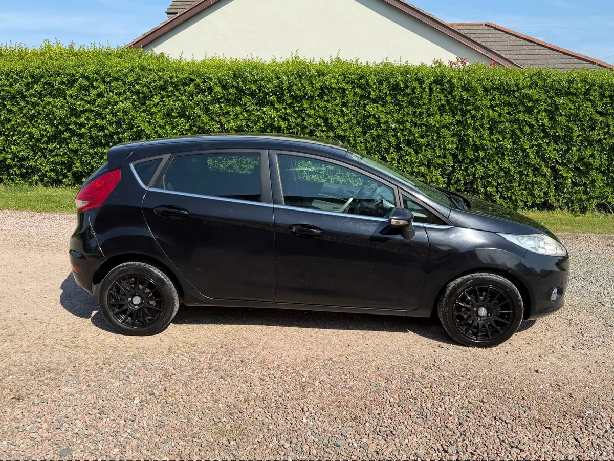 Ford Fiesta 2011 - Image 3