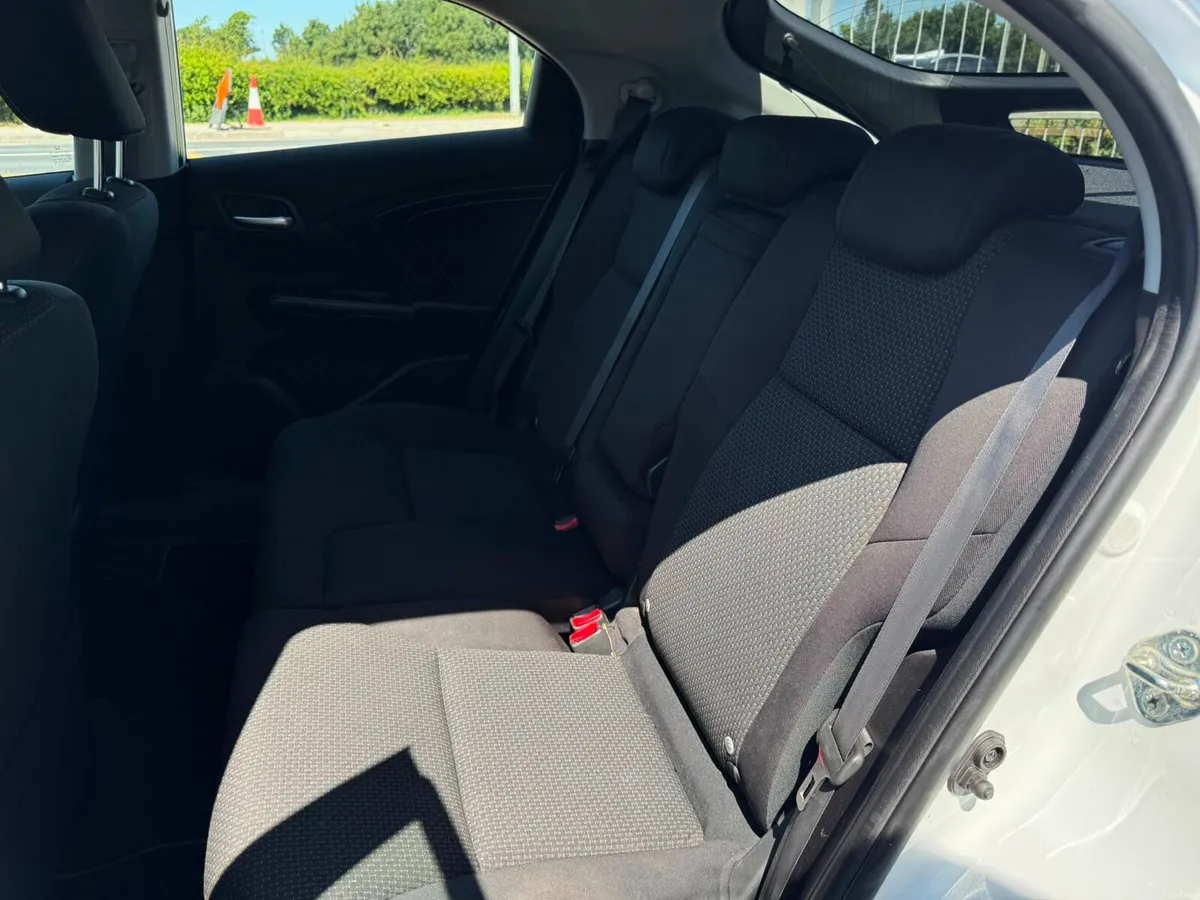 Honda Civic Sport D-tec 2015 - Image 6