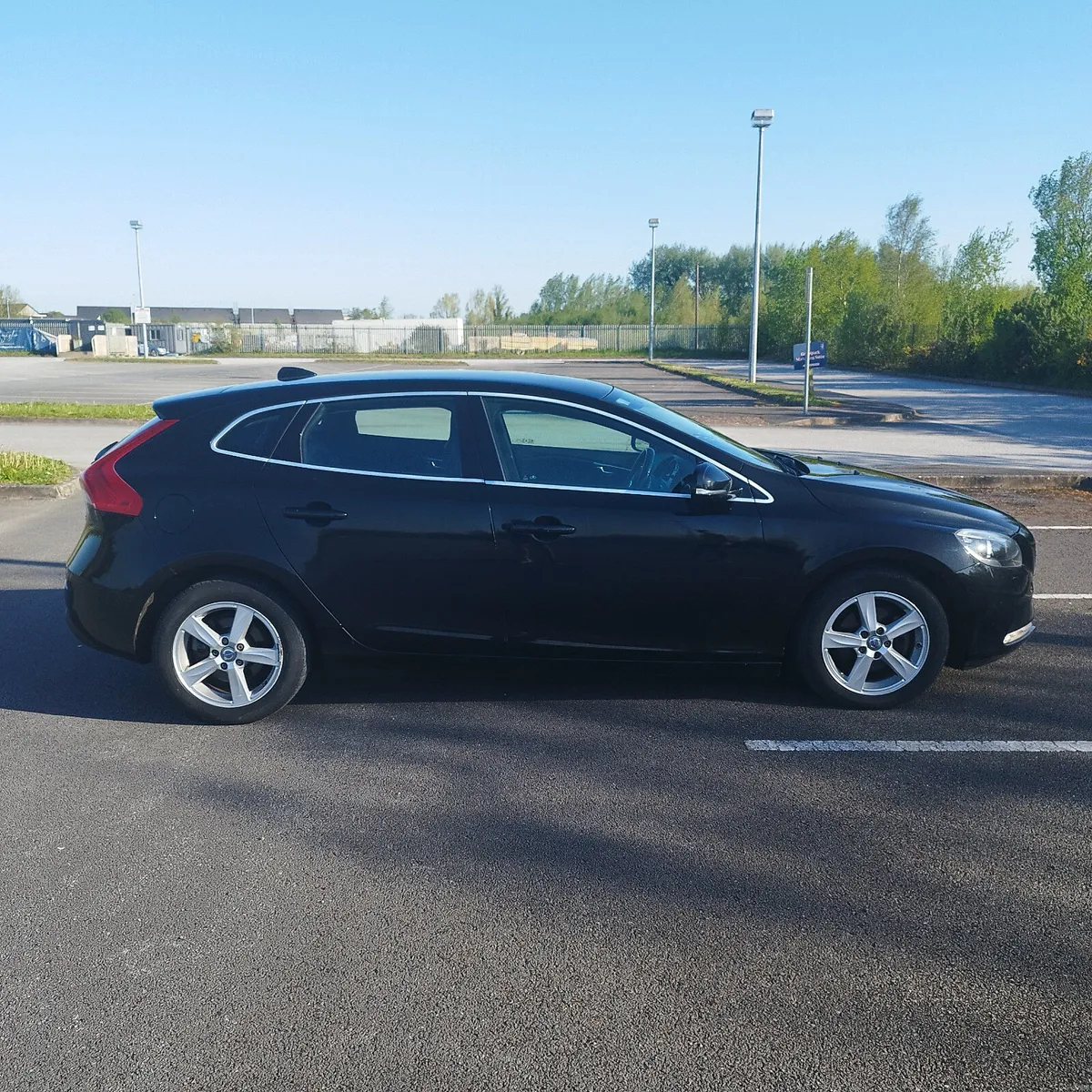 Volvo V40 D2 Economical, Reliable & Well Equipped - Image 3