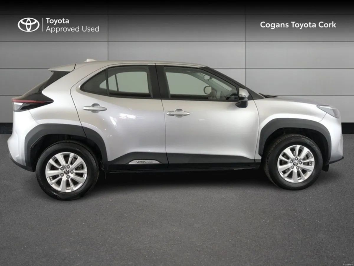 Toyota Yaris Cross CR LUNA 4DR AUTO - Image 3
