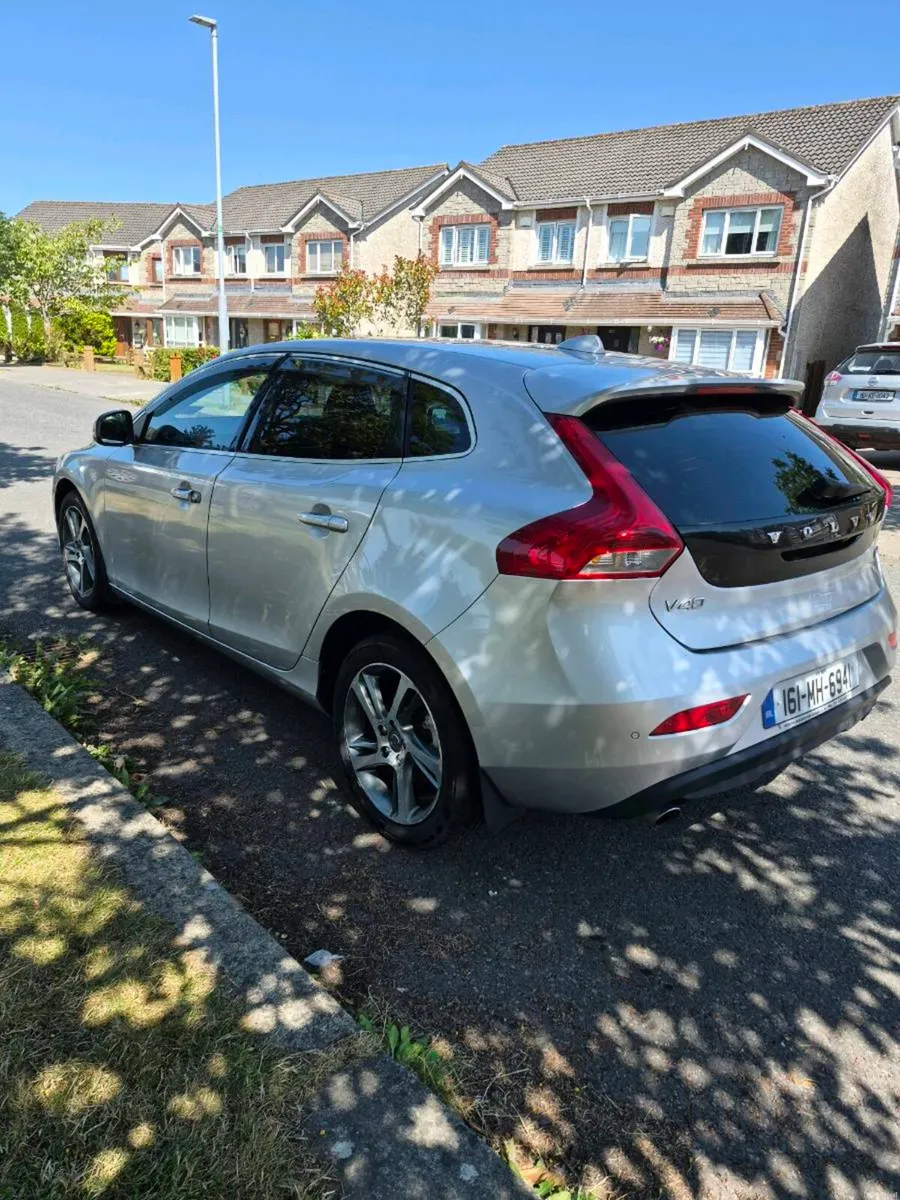 Volvo v40 2016 190ph - Image 2