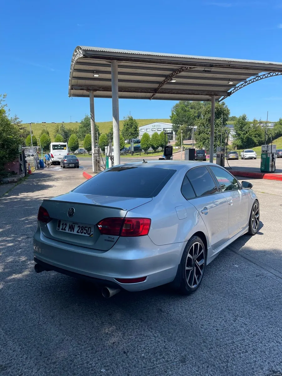Volkswagen Jetta 2012 - Image 3