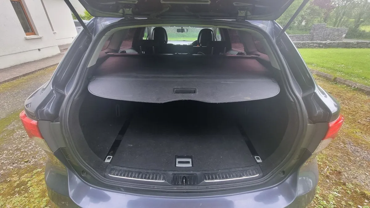 2012 Toyota Avensis 2.0 D-4D Estate - Image 3