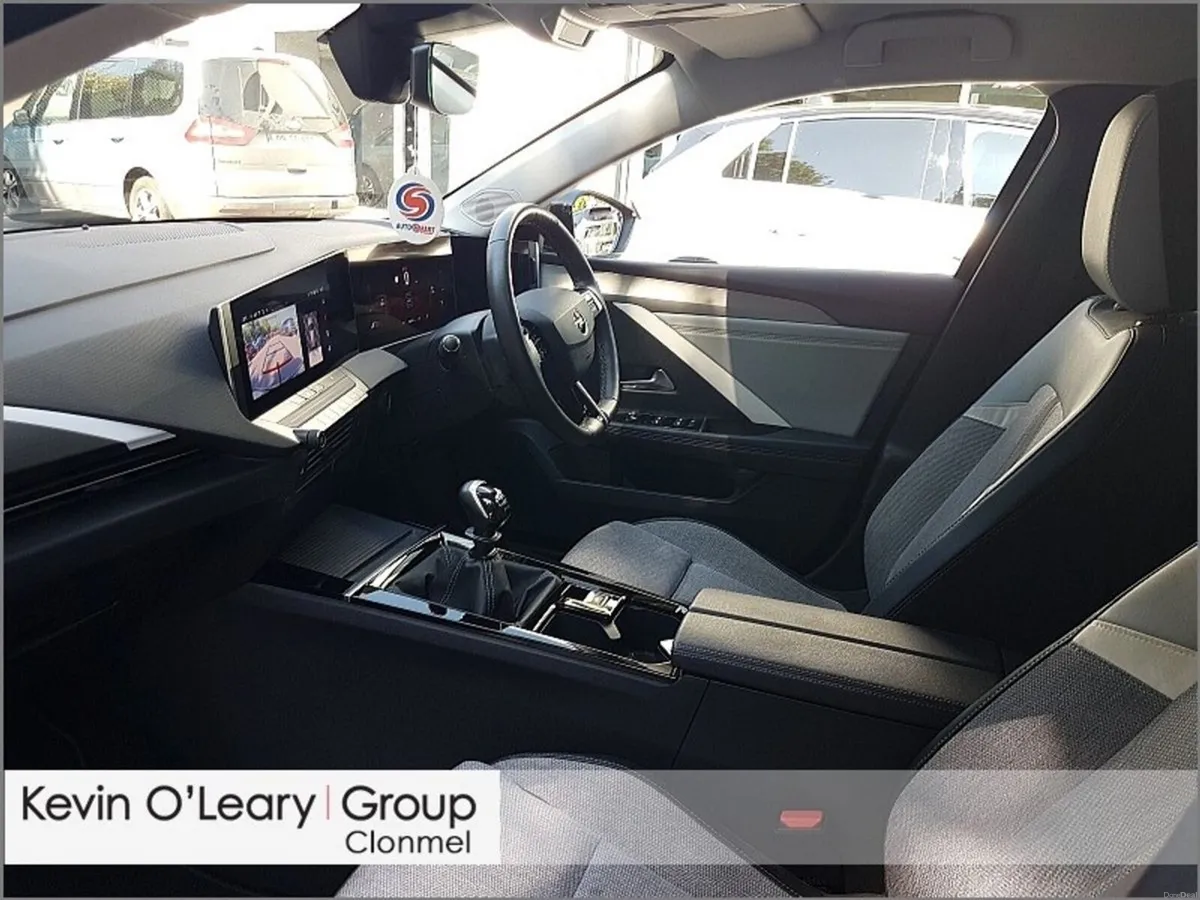 Opel Astra Elegance 1.2 Turbo 130PS 6 Speed - Image 4