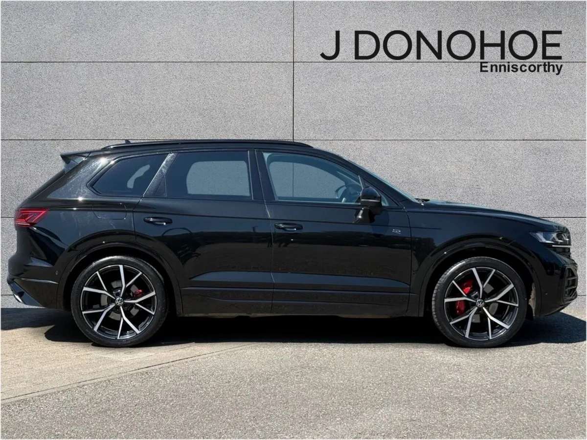 Volkswagen Touareg 3.0TDI 231HP R LINE 4Motion DSG - Image 3