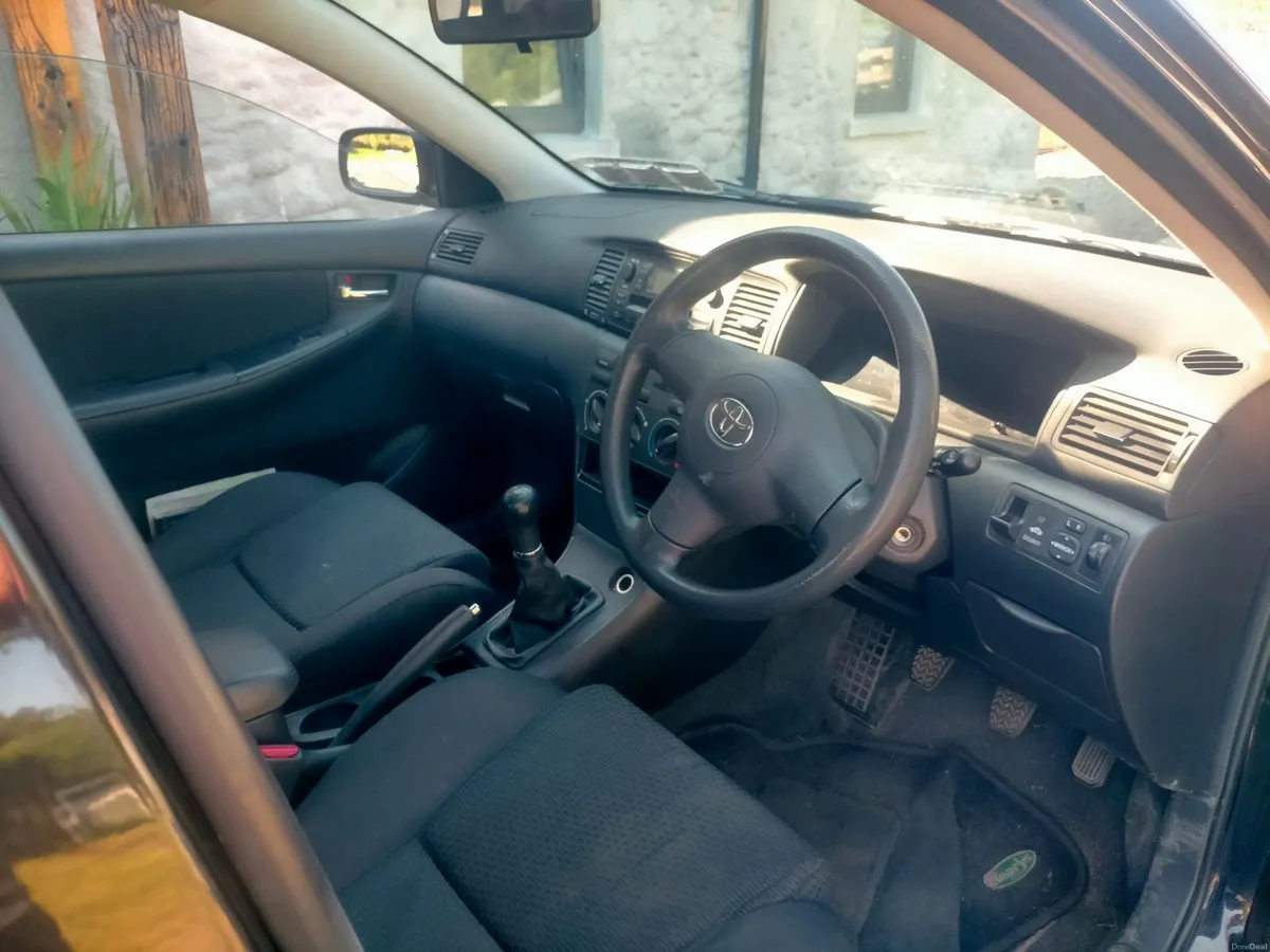 Toyota Corolla 2005 - Image 2
