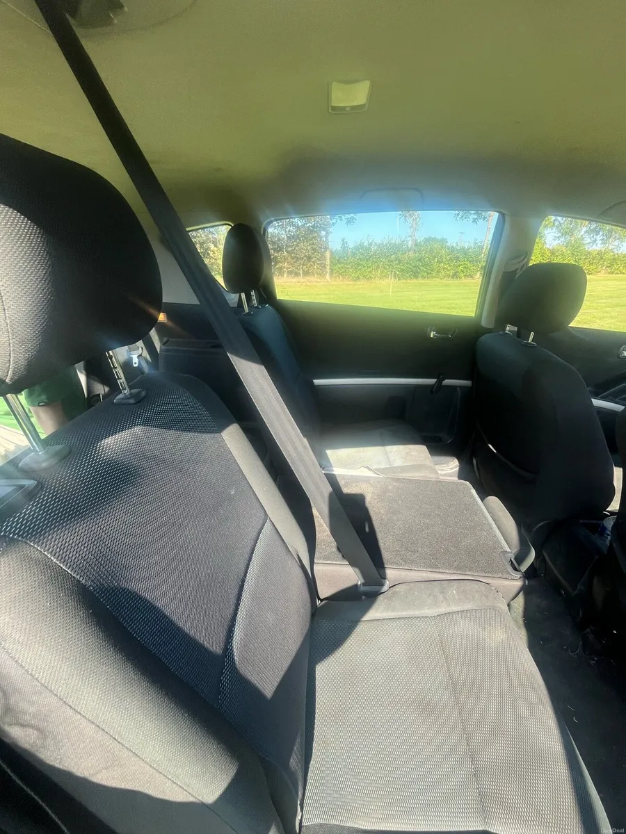 Toyota Corolla Verso car - Image 6