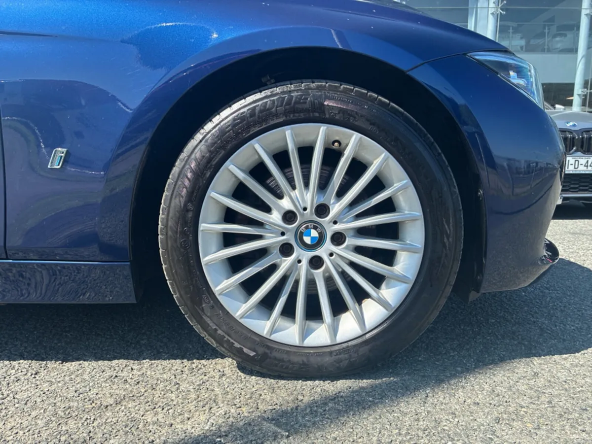 BMW 3-Series PHEV BMW 330e - Image 5
