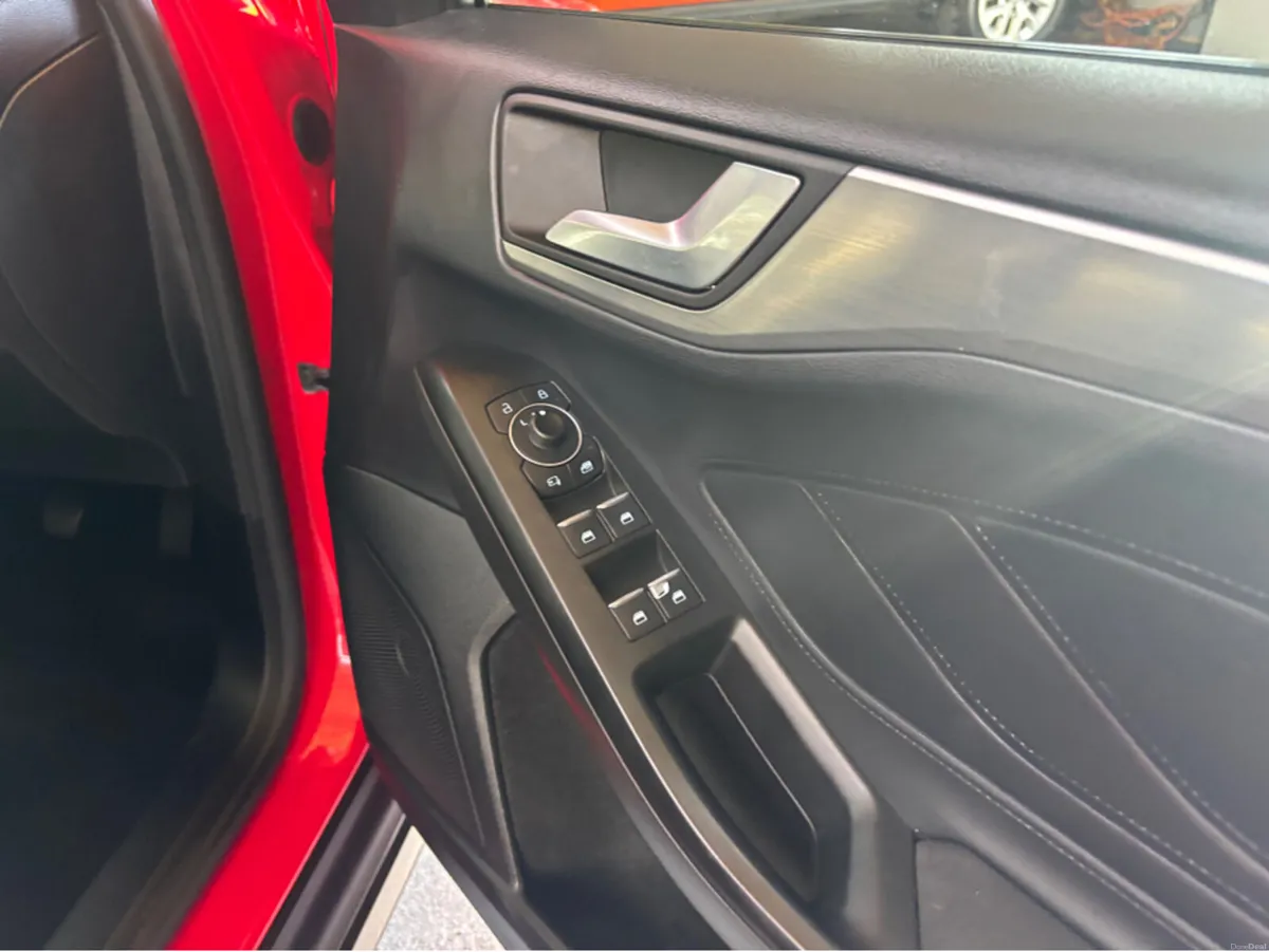 Ford Focus TITANIUM 5W 1.0T 125 M6 Finance Availab - Image 5