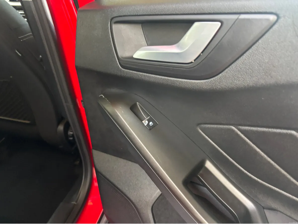 Ford Focus TITANIUM 5W 1.0T 125 M6 Finance Availab - Image 6