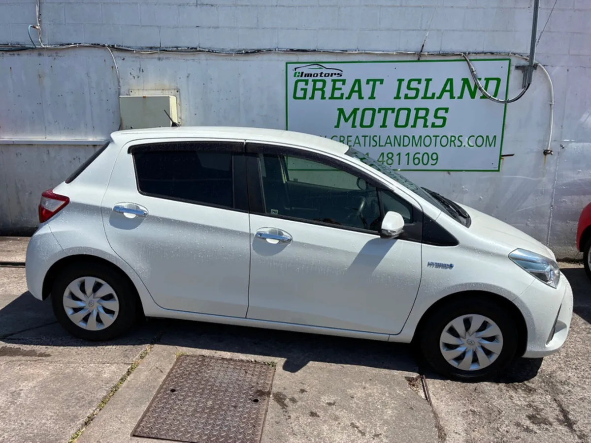 Toyota Vitz DAA-NHP130 5DR AUTO - Image 4