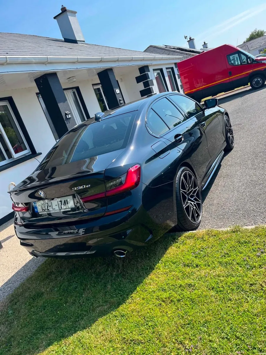 BMW 330E LOW KM - Image 2