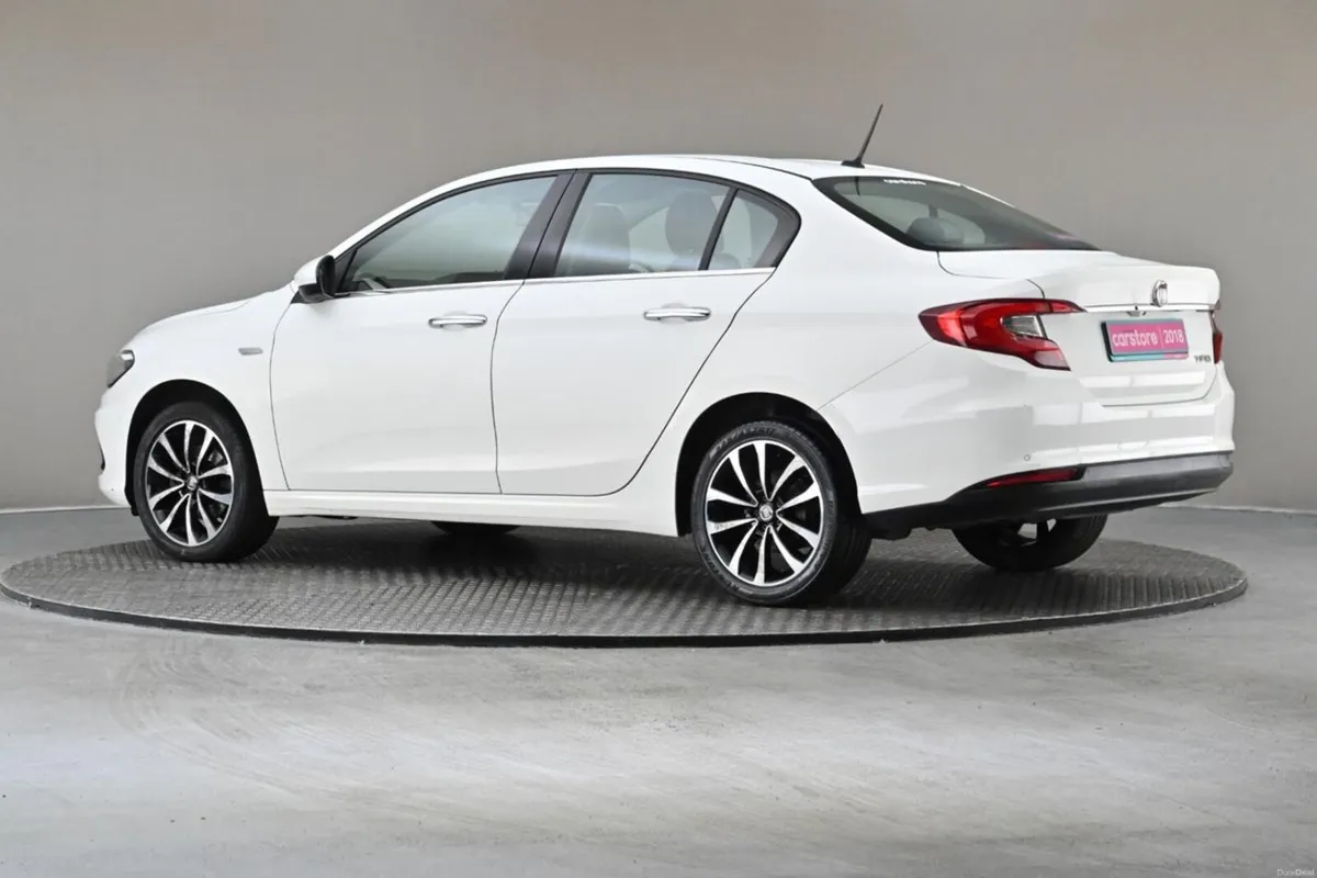 Fiat Tipo 1.3 95BHP 5SPD LOUNGE **SAT NAV**REVERSE - Image 6