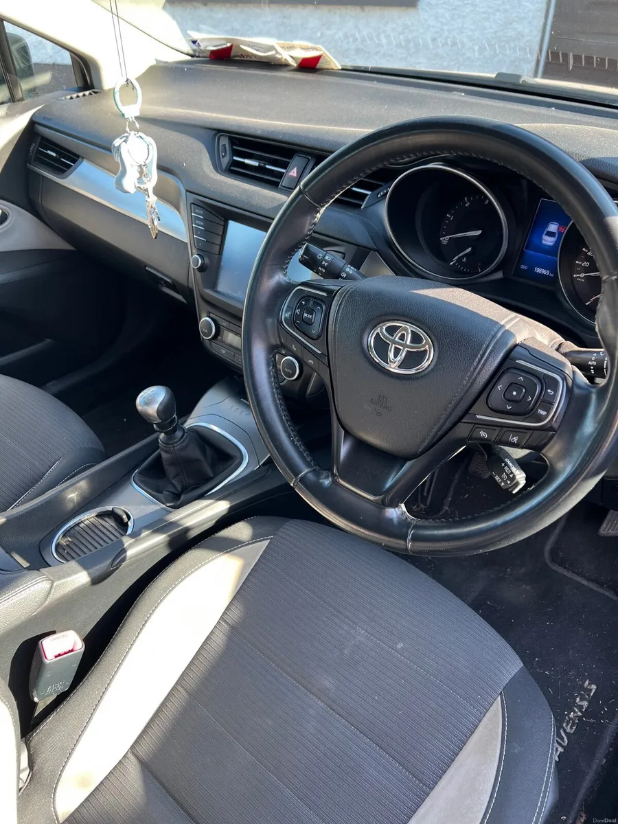Toyota Avensis 2016 - Image 2