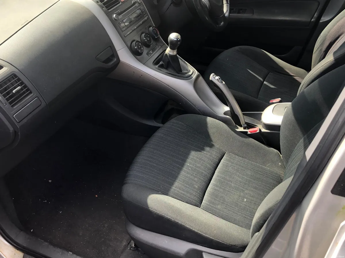 Toyota Auris 2008 1.4 petrol - Image 5