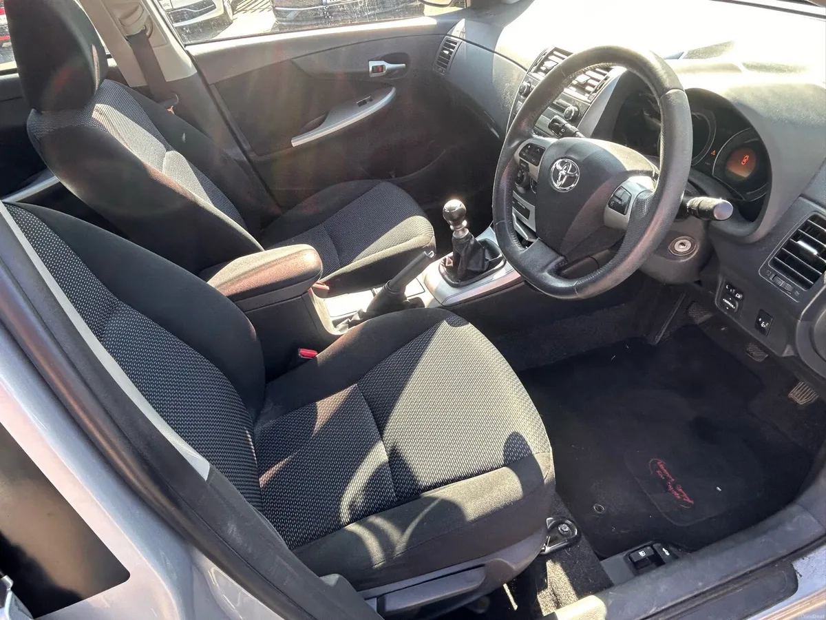 Toyota Corolla - Image 2