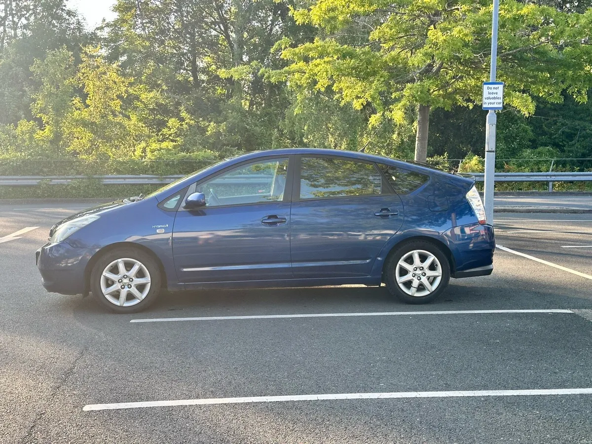 Toyota Prius hybrid - Image 2