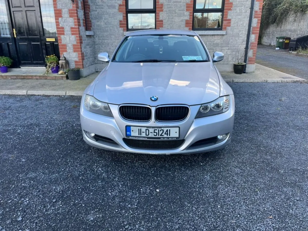 BMW 3-Series 2011 - Image 3