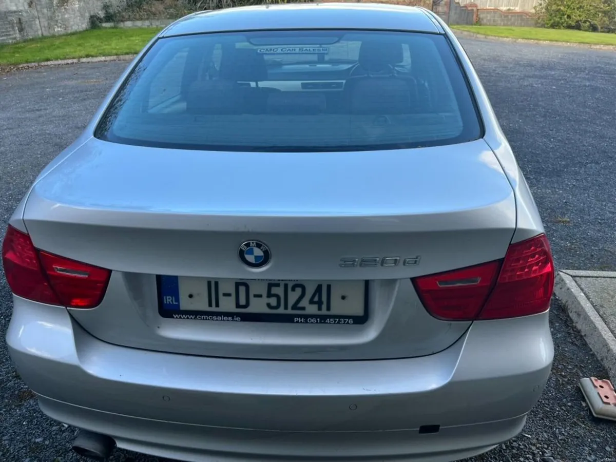 BMW 3-Series 2011 - Image 5