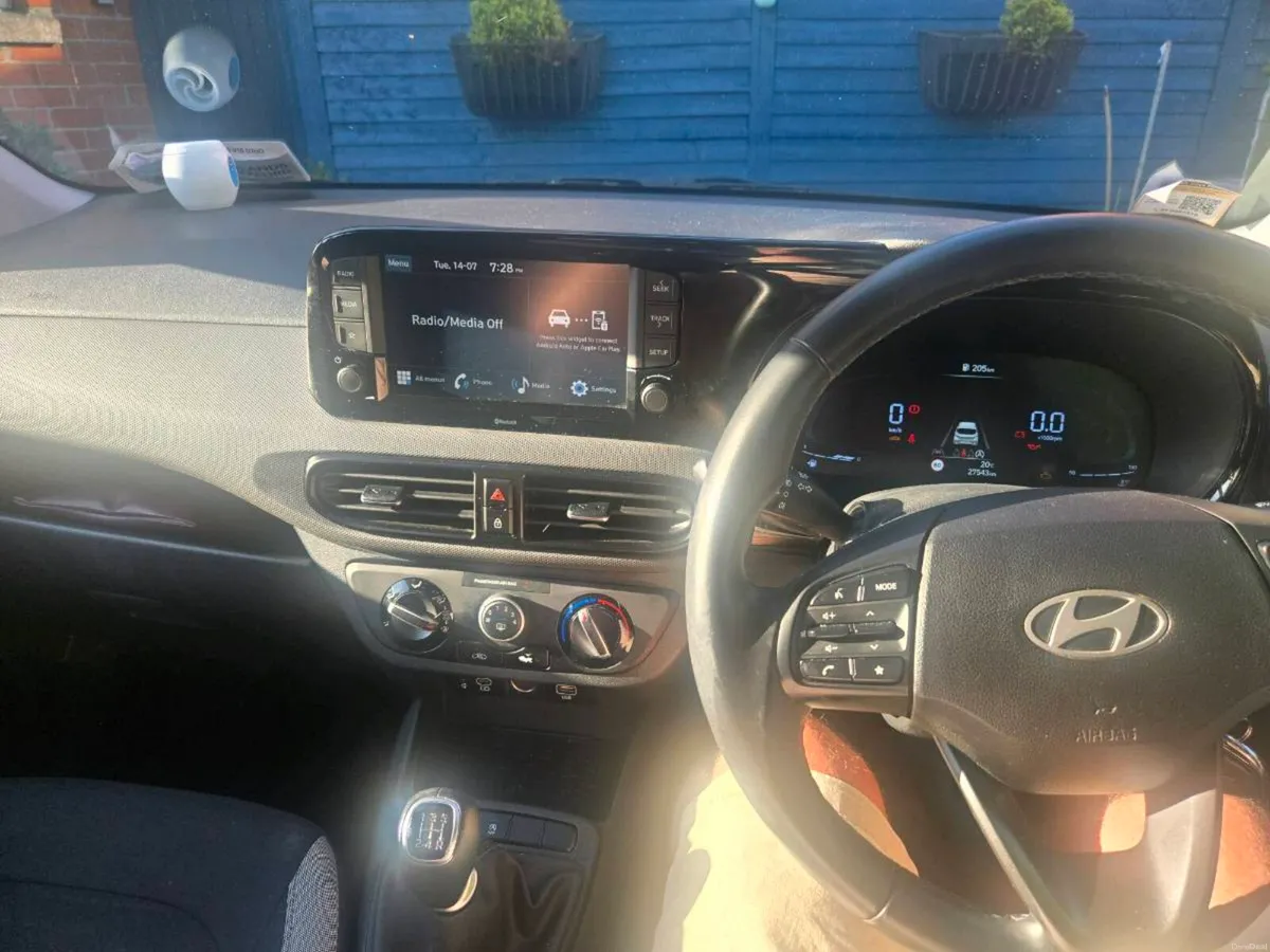 Hyundai i10 Deluxe plus - Image 2