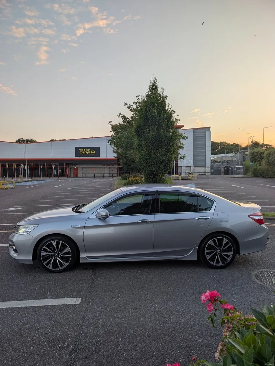 Honda Accord 2018 - Image 2