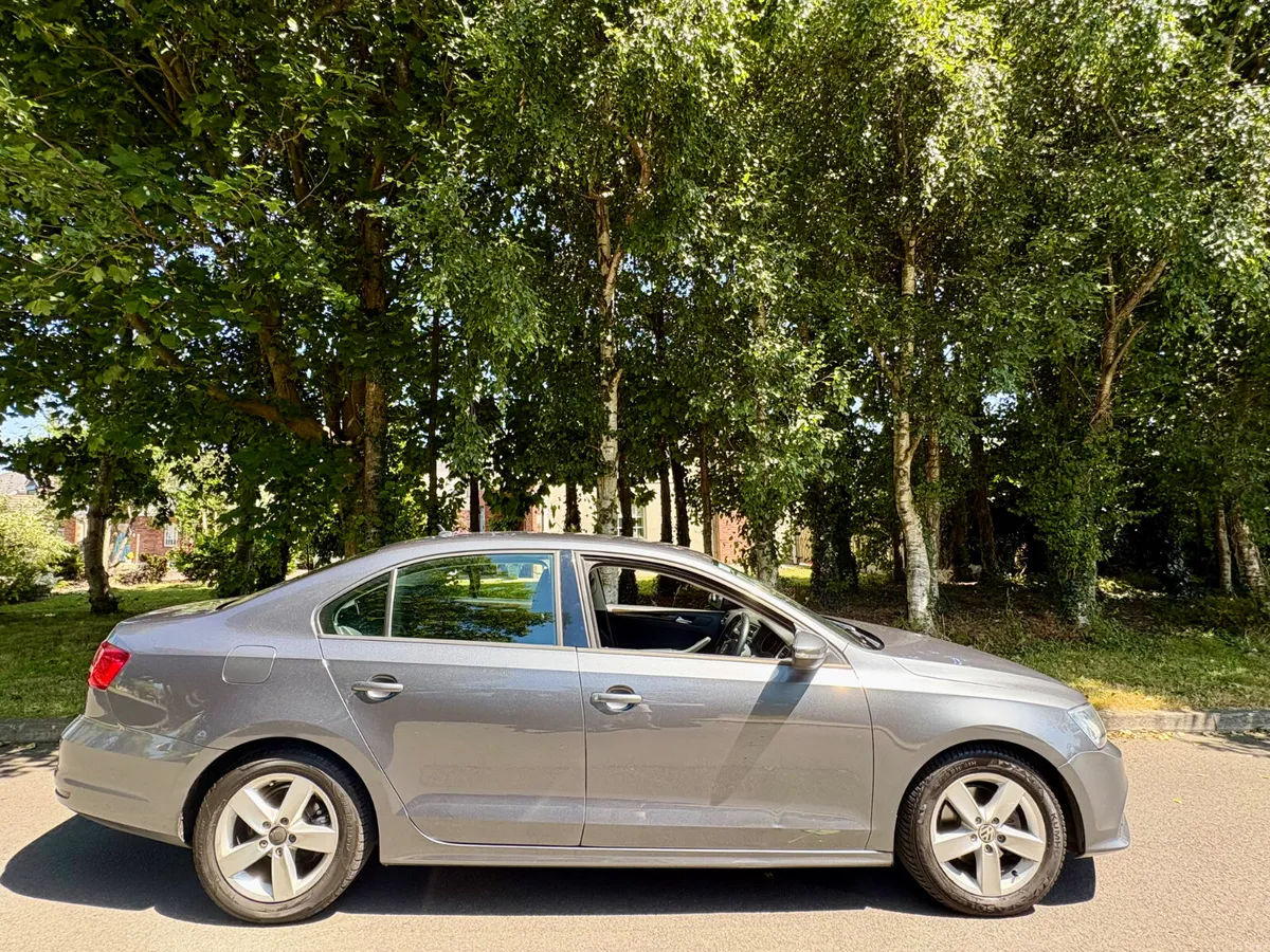 2015 Volkswagen Jetta 2.0 tdi low kms - Image 2