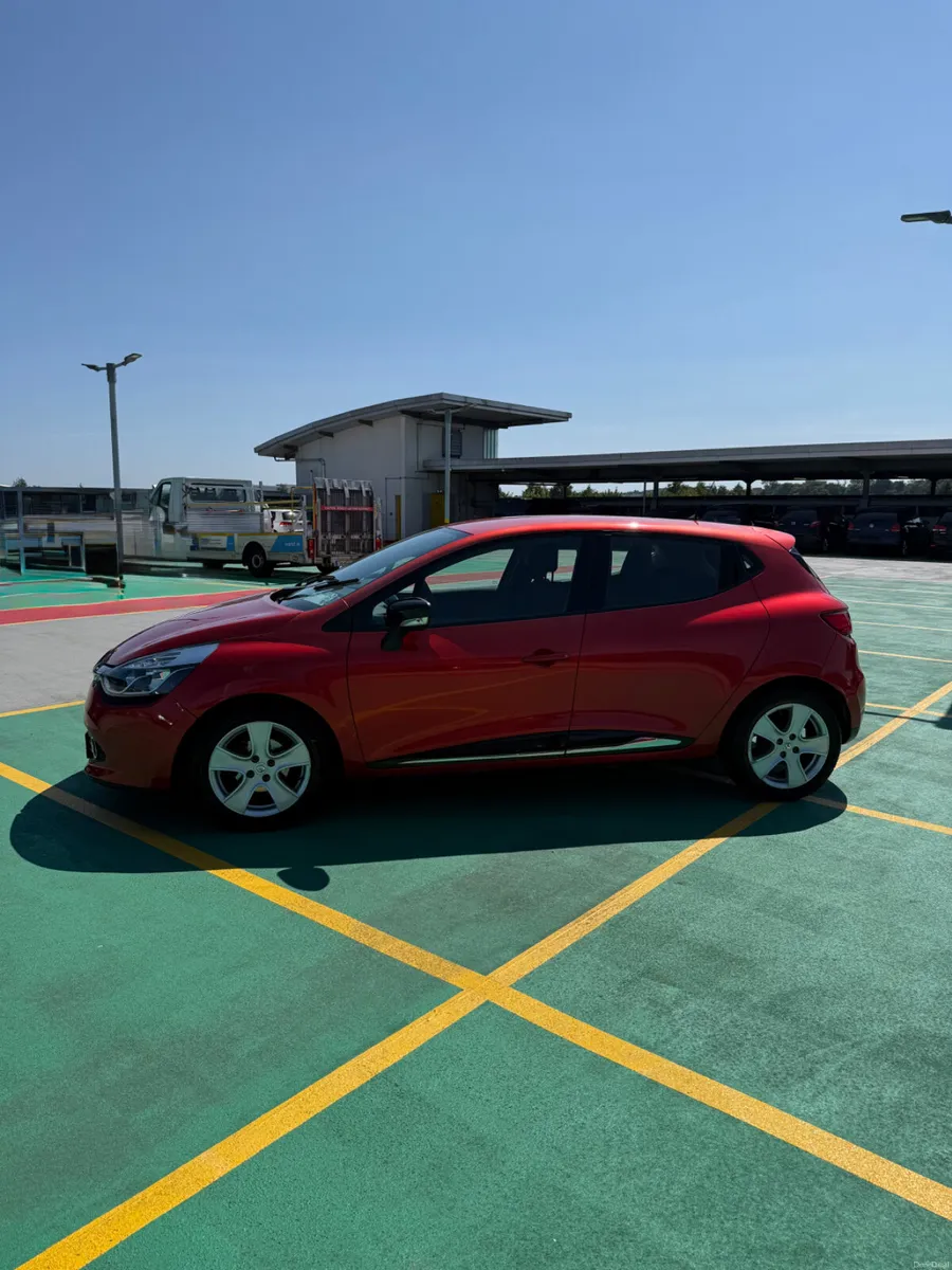 161 Renault Clio 1.2 Petrol - LOW MILEAGE - Image 4