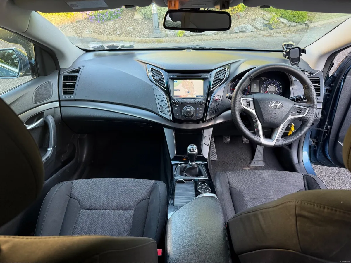 Hyundai i40 2013 - excellent condition - 👌🏻 - Image 2