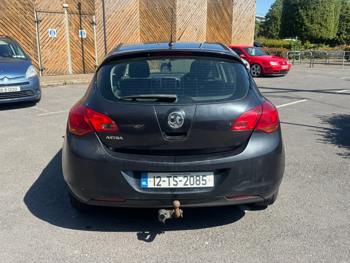 Vauxhall Astra 2012 1.2 diesel - Image 4