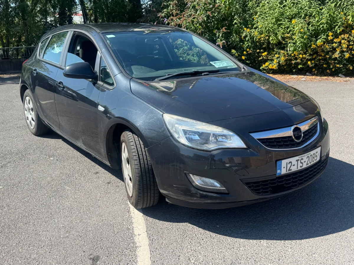Vauxhall Astra 2012 1.2 diesel - Image 1