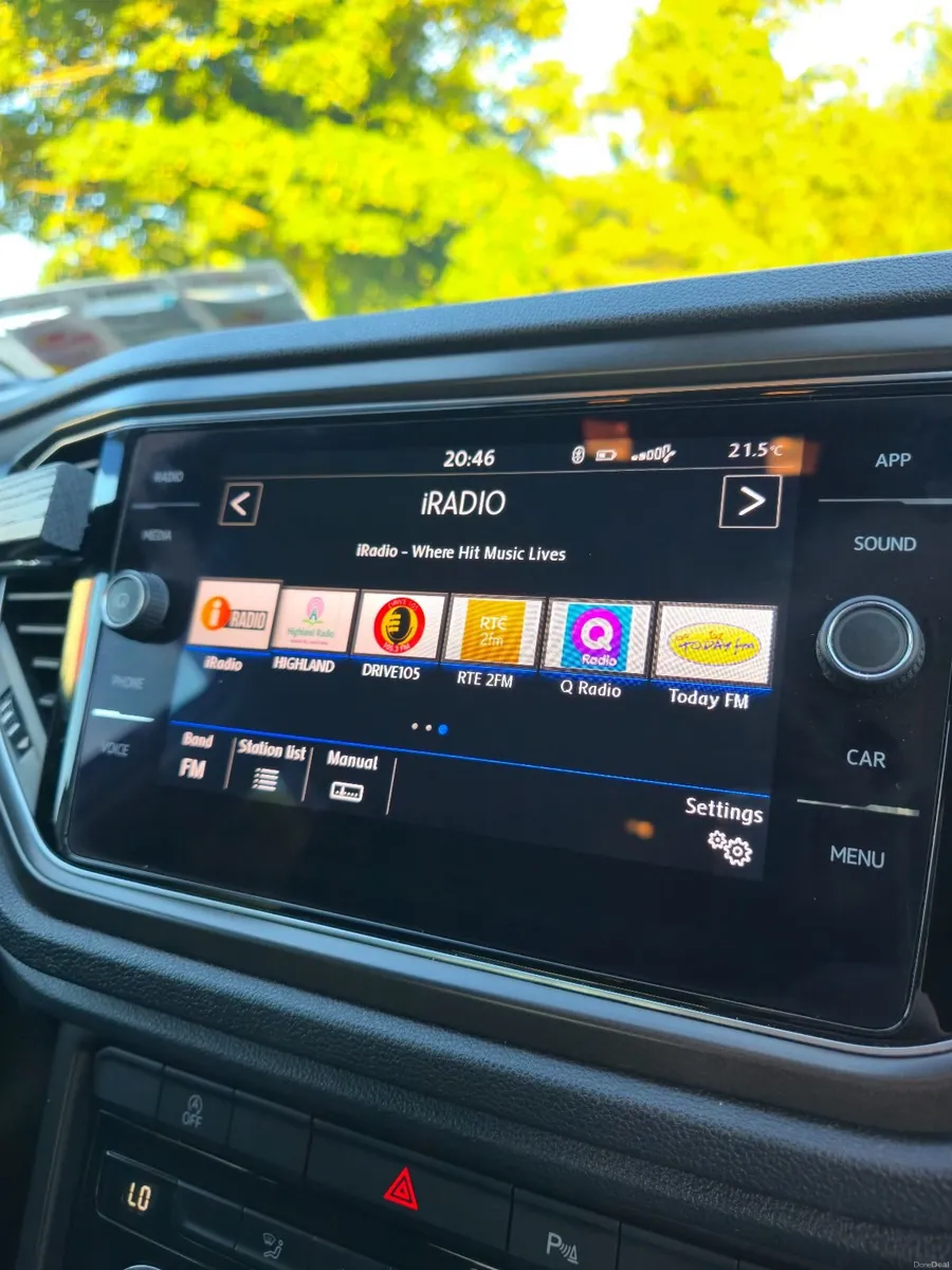 Volkswagen T-Roc MANUAL 1.6 DIESEL - Reverse Cam - Image 3