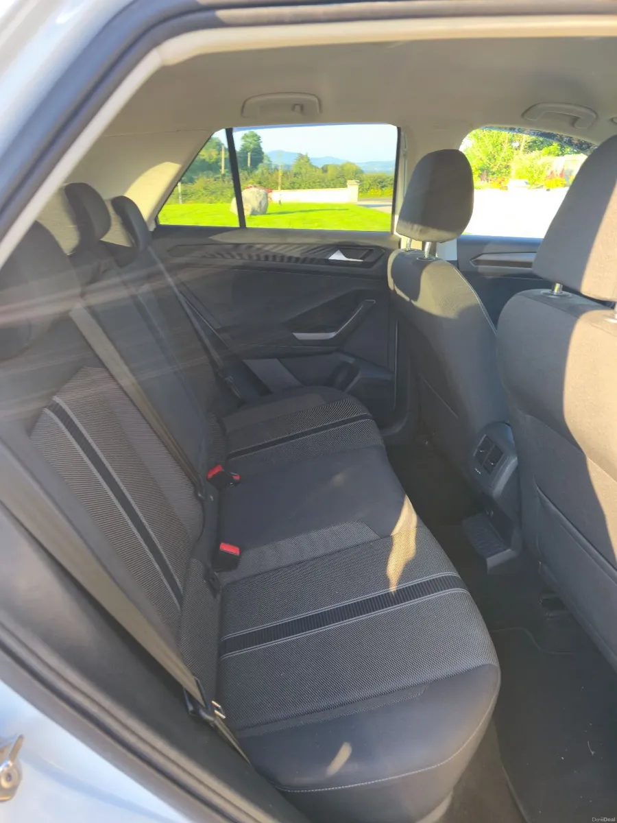 Volkswagen T-Roc MANUAL 1.6 DIESEL - Reverse Cam - Image 4