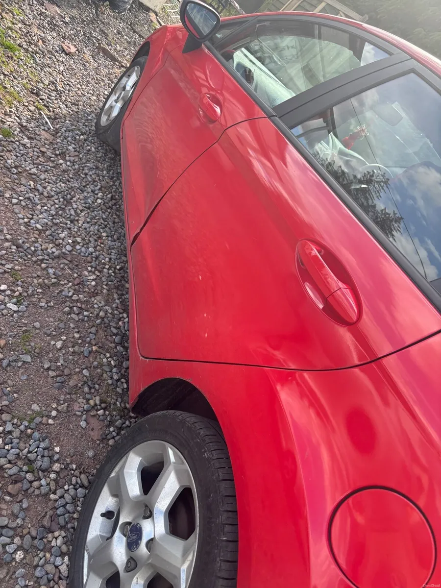 Ford Fiesta 2011 - Image 2