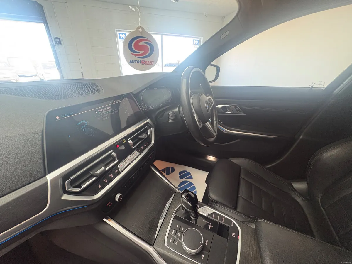 BMW 3-Series 330e M Sport  2021 - Image 4