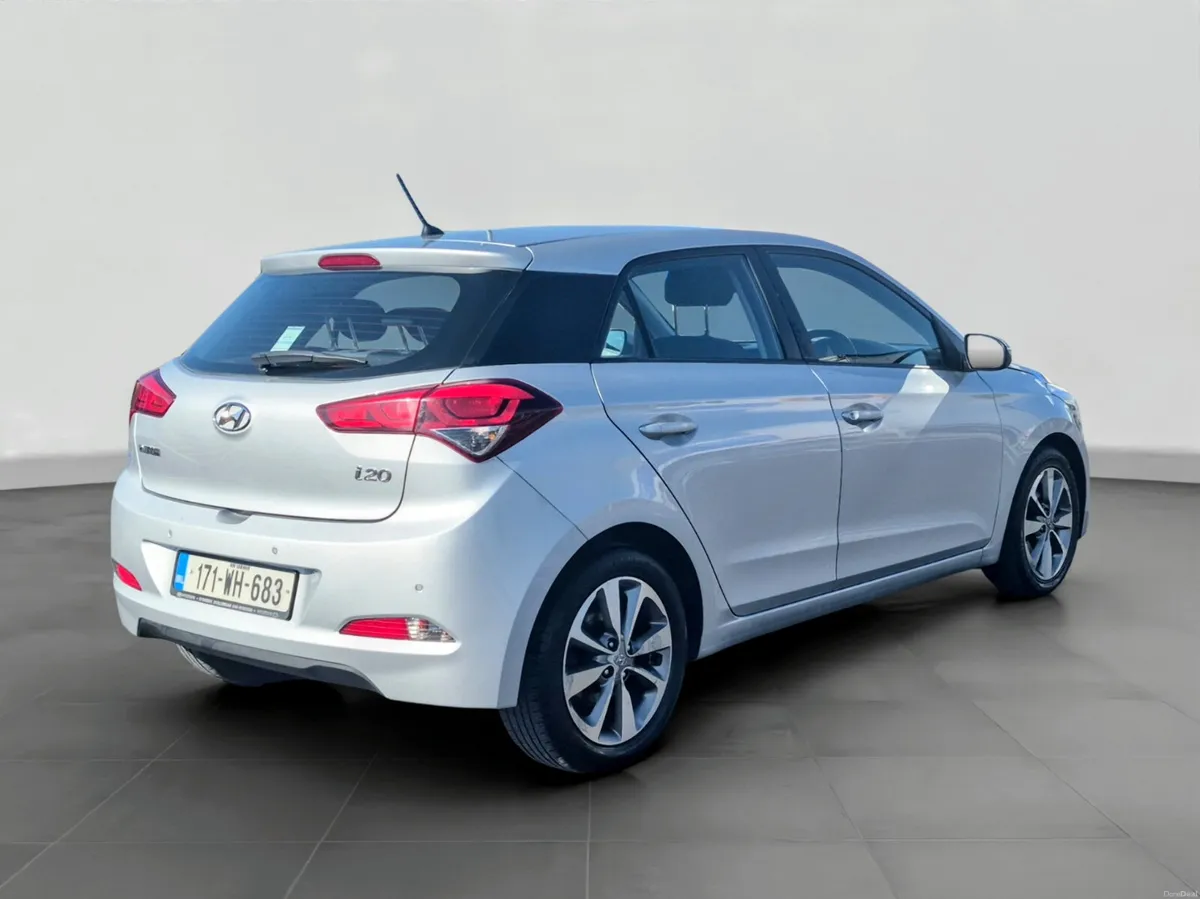 Hyundai i20  Deluxe - Image 5