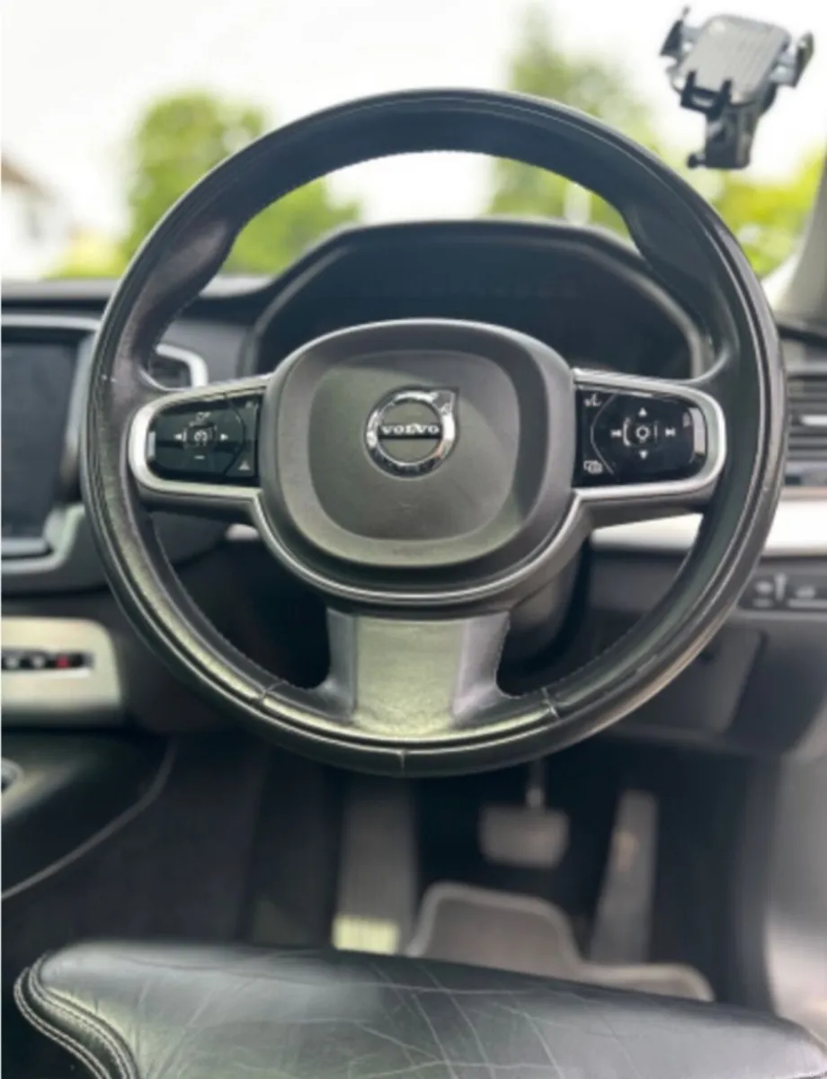 2019 (191) Volvo XC90 2.0 T8 MOMENTUM PRO AWD 5 5D - Image 2