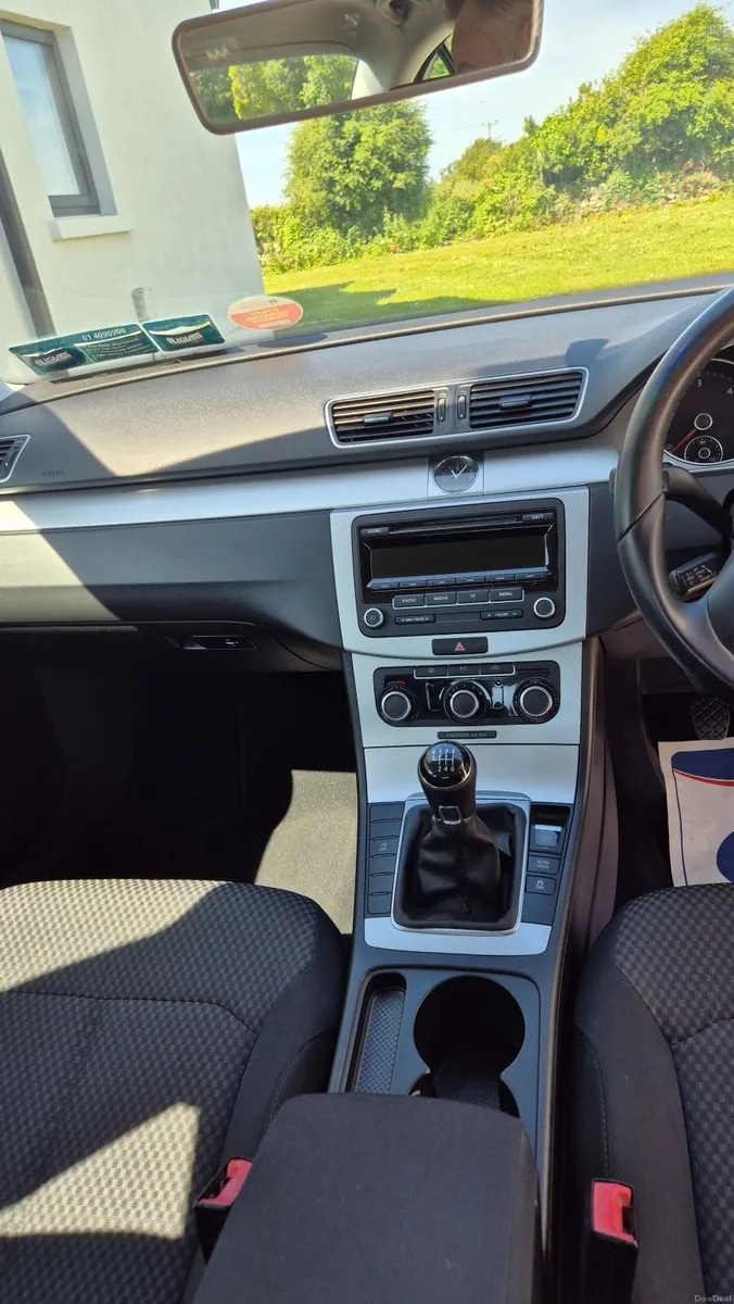 Volkswagen Passat 2013 - Image 2