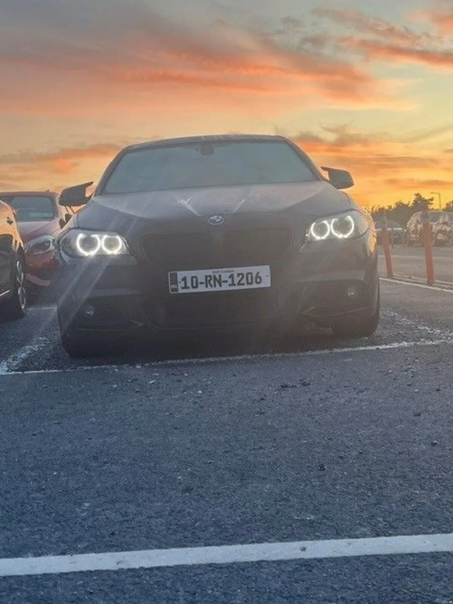 BMW 5-Series 2010 - Image 2