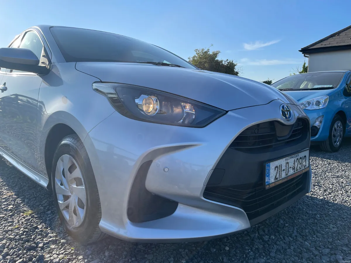 Toyota Yaris 2021 Excellent condition QLED Display - Image 4