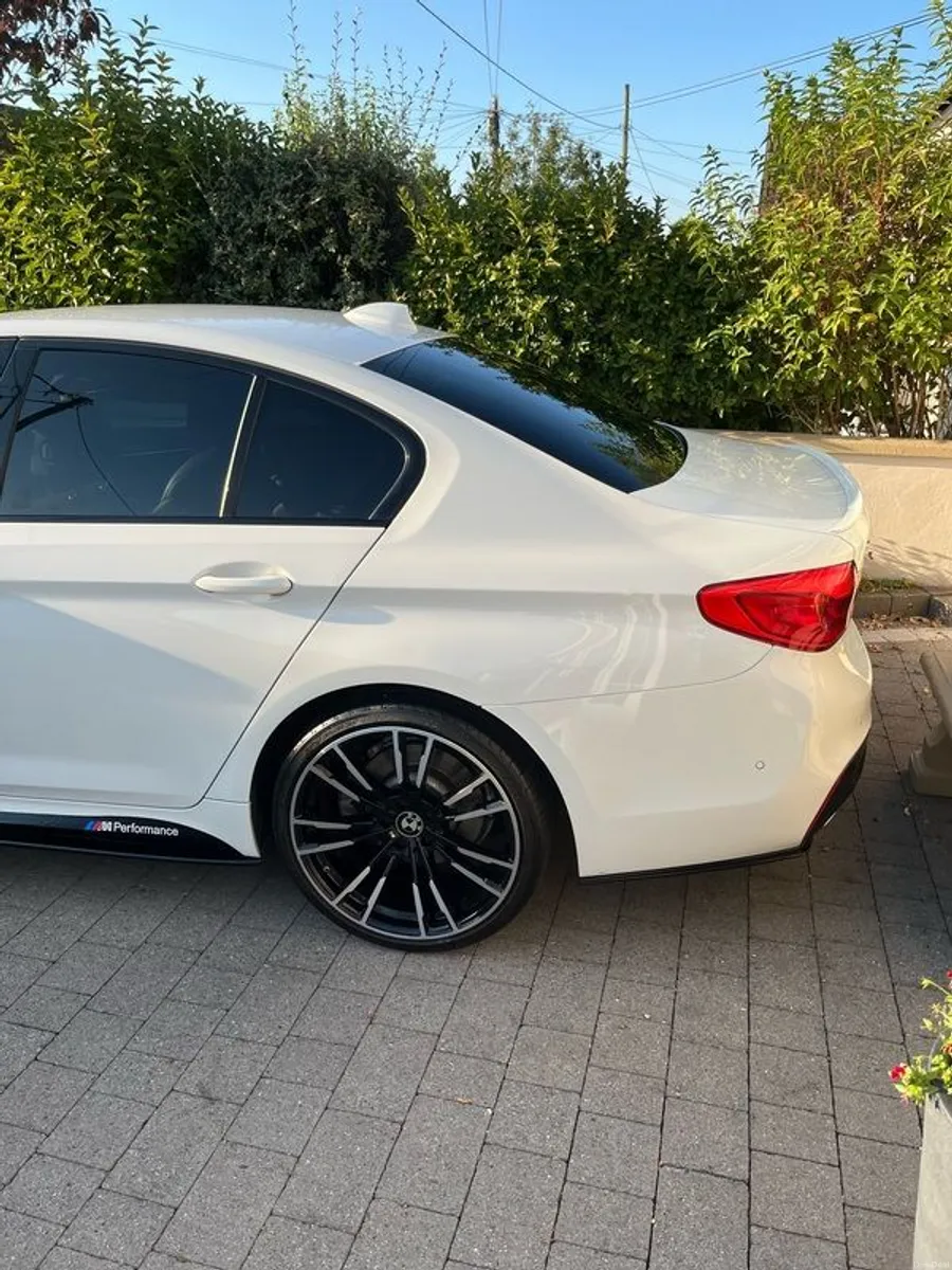 2019 Bmw 5-series - Image 2