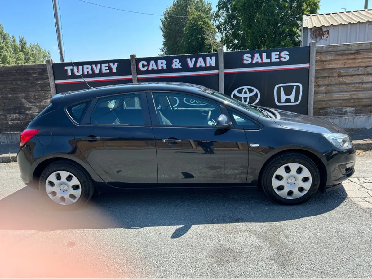 Opel Astra E 1.4 100PS 5DR - Image 3