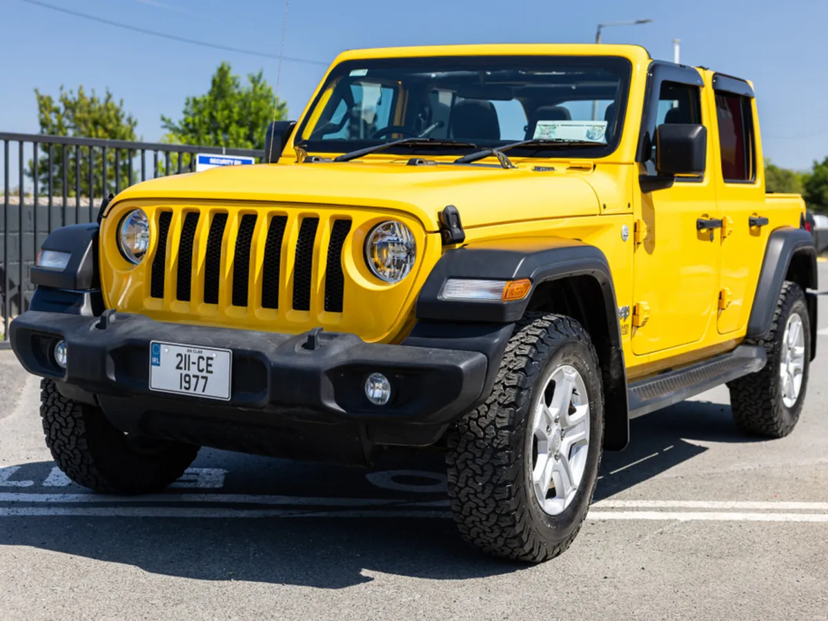 Jeep Wrangler SPORT UTILITY 5DR AUTO - Image 3