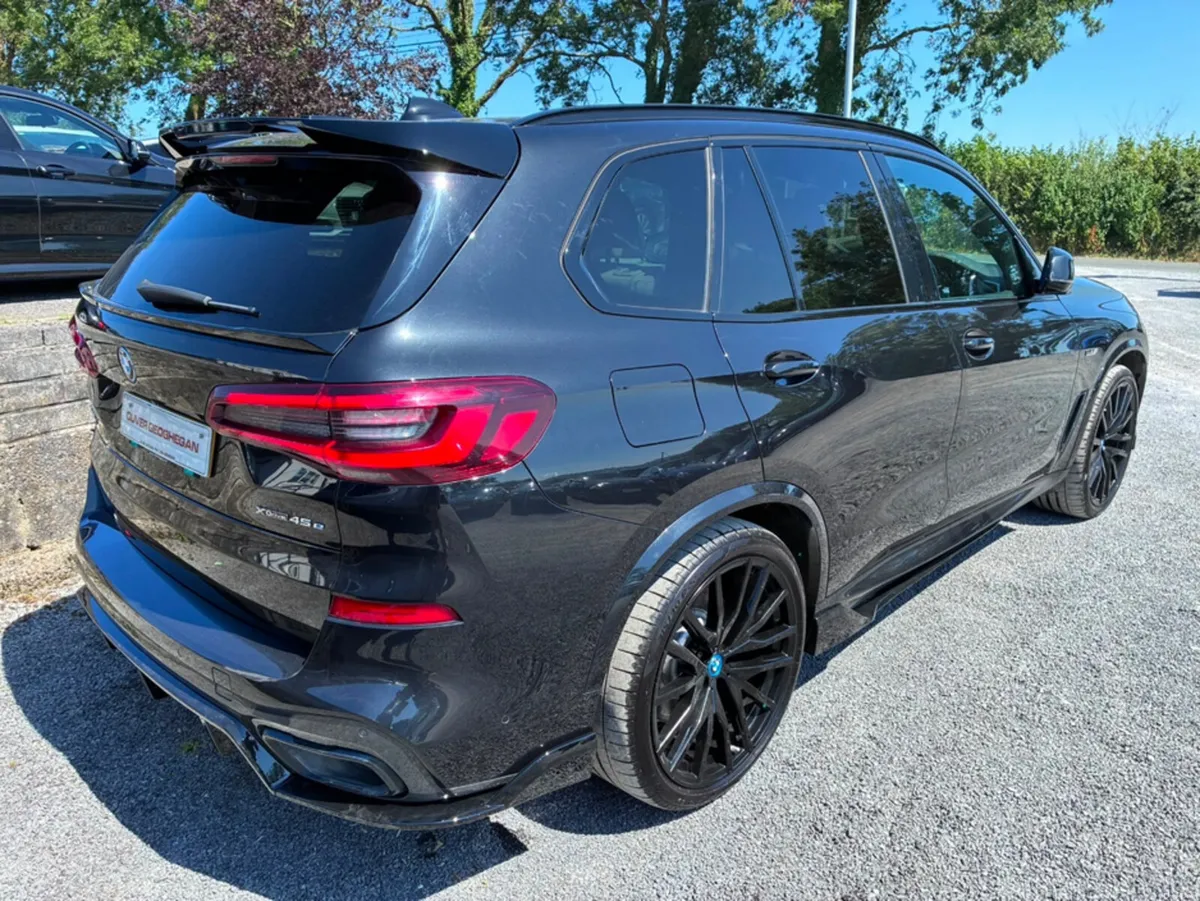 BMW X5 M PERFORMANCE XDRIVE M SPORT PRO 45E *SKY L - Image 2