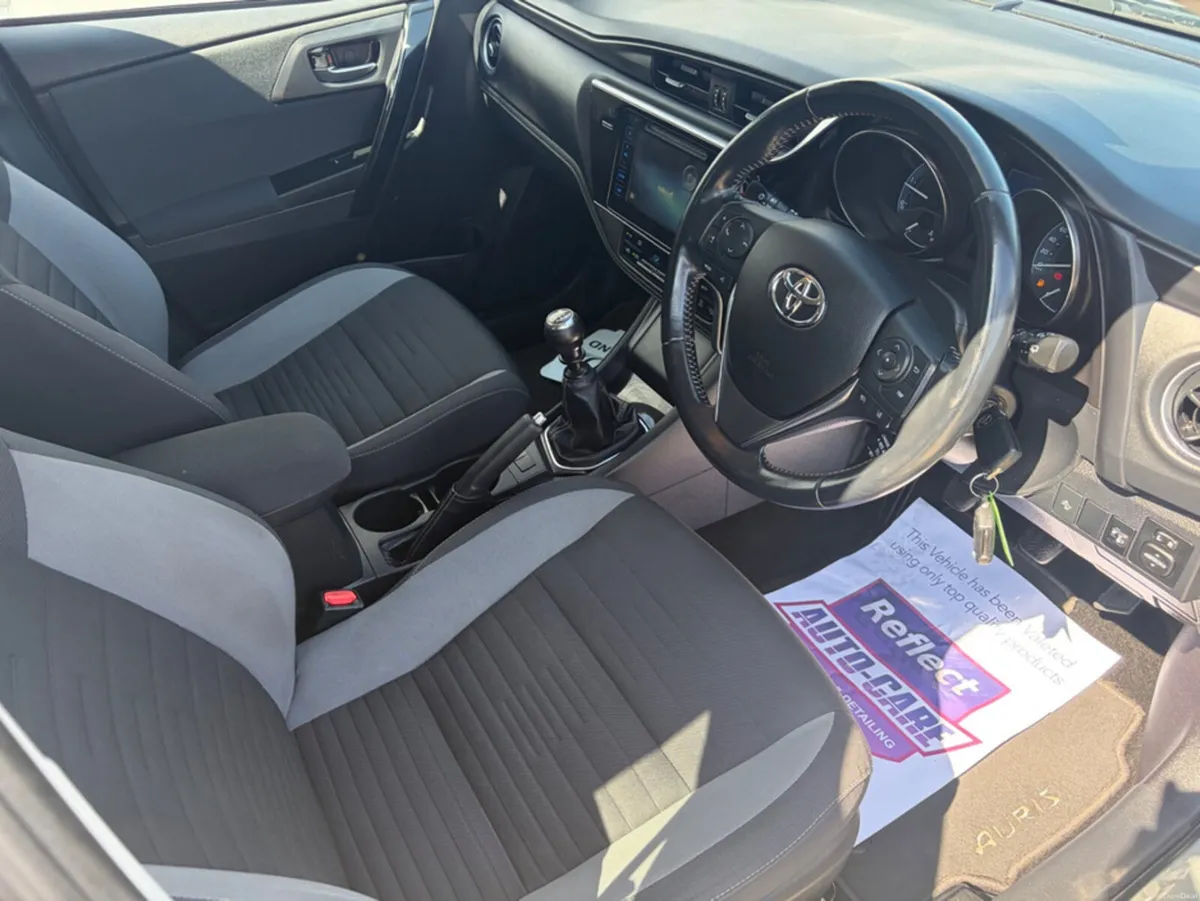 Toyota Auris 1.4 D-4D LUNA 4DR - Image 3