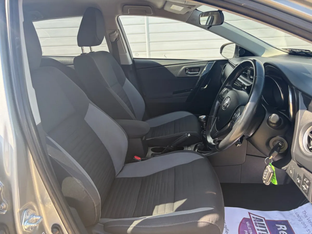 Toyota Auris 1.4 D-4D LUNA 4DR - Image 6